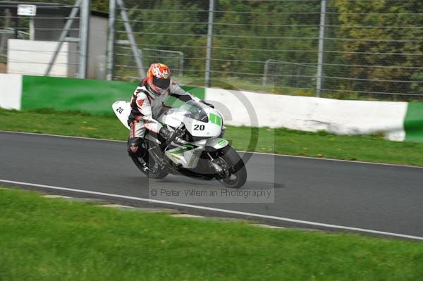 Mallory park Leicestershire;Mallory park photographs;Motorcycle action photographs;event digital images;eventdigitalimages;mallory park;no limits trackday;peter wileman photography;trackday;trackday digital images;trackday photos