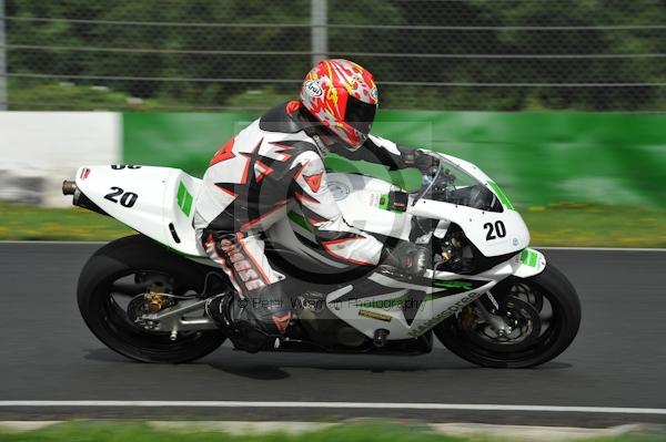 Mallory park Leicestershire;Mallory park photographs;Motorcycle action photographs;event digital images;eventdigitalimages;mallory park;no limits trackday;peter wileman photography;trackday;trackday digital images;trackday photos