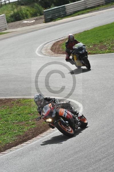 Mallory park Leicestershire;Mallory park photographs;Motorcycle action photographs;event digital images;eventdigitalimages;mallory park;no limits trackday;peter wileman photography;trackday;trackday digital images;trackday photos