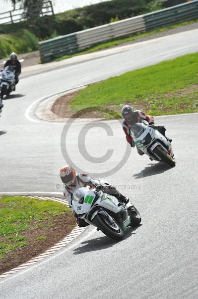 Mallory park Leicestershire;Mallory park photographs;Motorcycle action photographs;event digital images;eventdigitalimages;mallory park;no limits trackday;peter wileman photography;trackday;trackday digital images;trackday photos