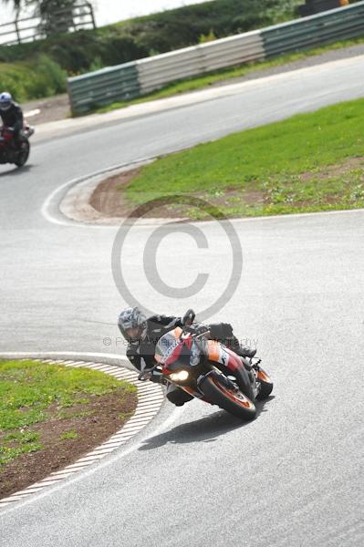 Mallory park Leicestershire;Mallory park photographs;Motorcycle action photographs;event digital images;eventdigitalimages;mallory park;no limits trackday;peter wileman photography;trackday;trackday digital images;trackday photos