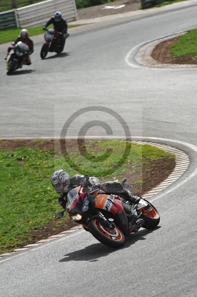 Mallory park Leicestershire;Mallory park photographs;Motorcycle action photographs;event digital images;eventdigitalimages;mallory park;no limits trackday;peter wileman photography;trackday;trackday digital images;trackday photos