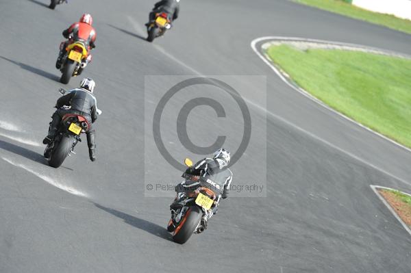 Mallory park Leicestershire;Mallory park photographs;Motorcycle action photographs;event digital images;eventdigitalimages;mallory park;no limits trackday;peter wileman photography;trackday;trackday digital images;trackday photos