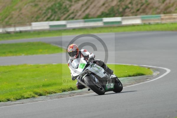 Mallory park Leicestershire;Mallory park photographs;Motorcycle action photographs;event digital images;eventdigitalimages;mallory park;no limits trackday;peter wileman photography;trackday;trackday digital images;trackday photos