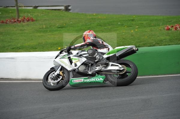 Mallory park Leicestershire;Mallory park photographs;Motorcycle action photographs;event digital images;eventdigitalimages;mallory park;no limits trackday;peter wileman photography;trackday;trackday digital images;trackday photos