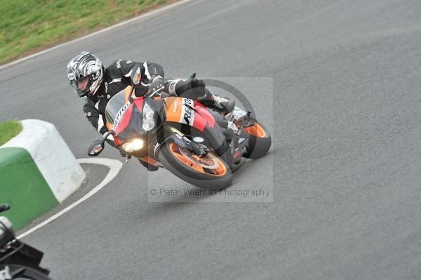 Mallory park Leicestershire;Mallory park photographs;Motorcycle action photographs;event digital images;eventdigitalimages;mallory park;no limits trackday;peter wileman photography;trackday;trackday digital images;trackday photos