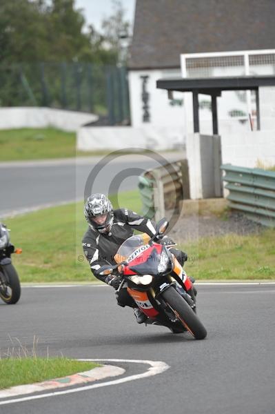 Mallory park Leicestershire;Mallory park photographs;Motorcycle action photographs;event digital images;eventdigitalimages;mallory park;no limits trackday;peter wileman photography;trackday;trackday digital images;trackday photos