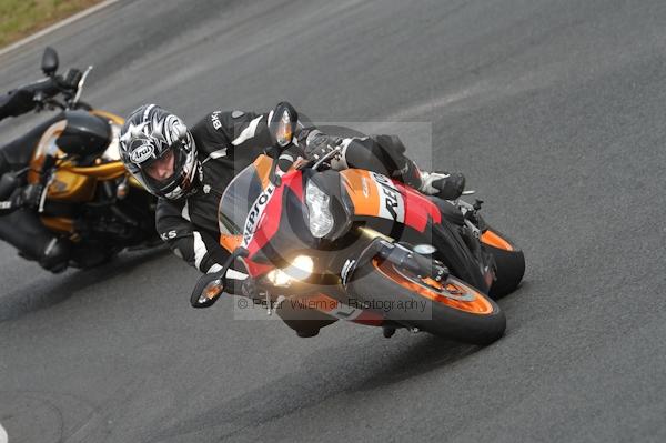 Mallory park Leicestershire;Mallory park photographs;Motorcycle action photographs;event digital images;eventdigitalimages;mallory park;no limits trackday;peter wileman photography;trackday;trackday digital images;trackday photos