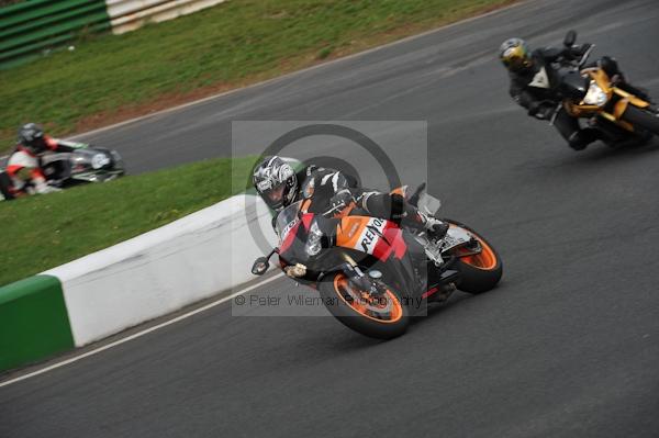 Mallory park Leicestershire;Mallory park photographs;Motorcycle action photographs;event digital images;eventdigitalimages;mallory park;no limits trackday;peter wileman photography;trackday;trackday digital images;trackday photos