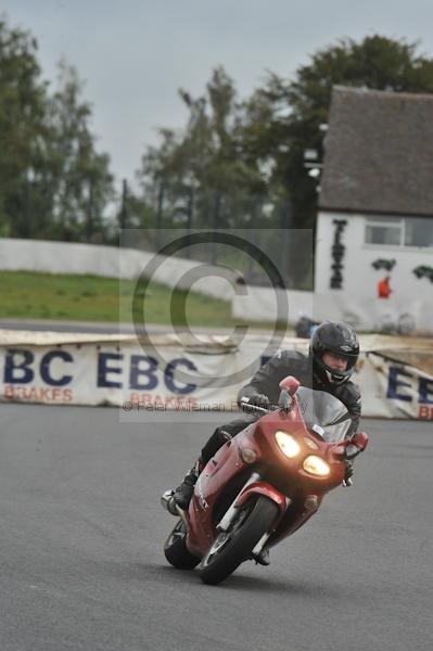 Mallory park Leicestershire;Mallory park photographs;Motorcycle action photographs;event digital images;eventdigitalimages;mallory park;no limits trackday;peter wileman photography;trackday;trackday digital images;trackday photos