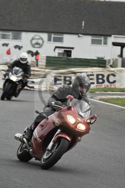 Mallory park Leicestershire;Mallory park photographs;Motorcycle action photographs;event digital images;eventdigitalimages;mallory park;no limits trackday;peter wileman photography;trackday;trackday digital images;trackday photos