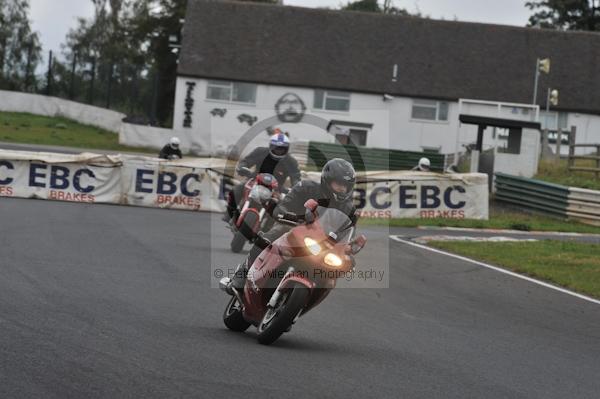 Mallory park Leicestershire;Mallory park photographs;Motorcycle action photographs;event digital images;eventdigitalimages;mallory park;no limits trackday;peter wileman photography;trackday;trackday digital images;trackday photos