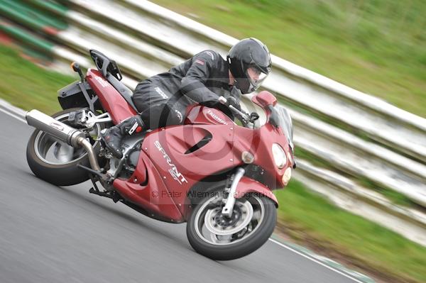 Mallory park Leicestershire;Mallory park photographs;Motorcycle action photographs;event digital images;eventdigitalimages;mallory park;no limits trackday;peter wileman photography;trackday;trackday digital images;trackday photos