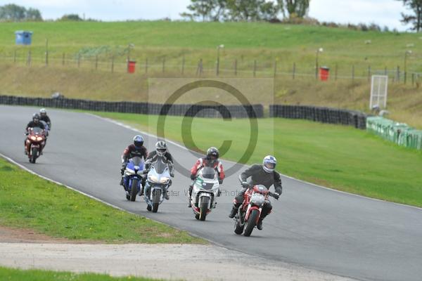 Mallory park Leicestershire;Mallory park photographs;Motorcycle action photographs;event digital images;eventdigitalimages;mallory park;no limits trackday;peter wileman photography;trackday;trackday digital images;trackday photos