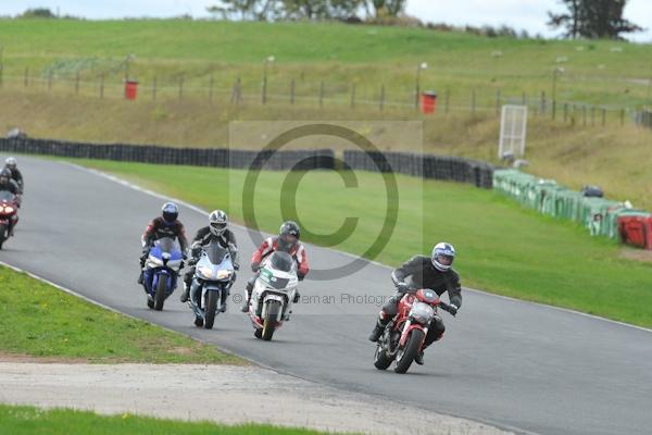 Mallory park Leicestershire;Mallory park photographs;Motorcycle action photographs;event digital images;eventdigitalimages;mallory park;no limits trackday;peter wileman photography;trackday;trackday digital images;trackday photos