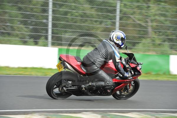 Mallory park Leicestershire;Mallory park photographs;Motorcycle action photographs;event digital images;eventdigitalimages;mallory park;no limits trackday;peter wileman photography;trackday;trackday digital images;trackday photos