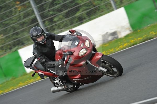 Mallory park Leicestershire;Mallory park photographs;Motorcycle action photographs;event digital images;eventdigitalimages;mallory park;no limits trackday;peter wileman photography;trackday;trackday digital images;trackday photos
