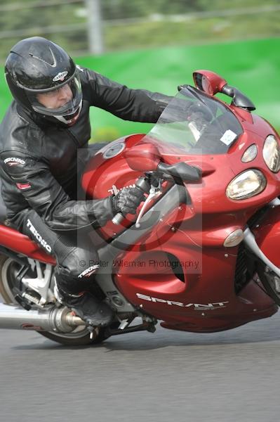 Mallory park Leicestershire;Mallory park photographs;Motorcycle action photographs;event digital images;eventdigitalimages;mallory park;no limits trackday;peter wileman photography;trackday;trackday digital images;trackday photos