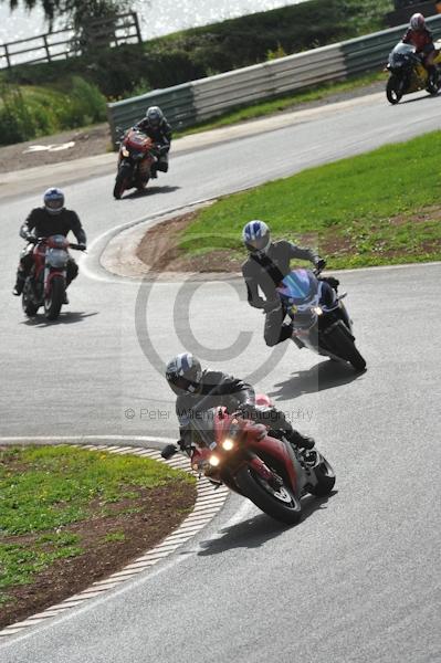 Mallory park Leicestershire;Mallory park photographs;Motorcycle action photographs;event digital images;eventdigitalimages;mallory park;no limits trackday;peter wileman photography;trackday;trackday digital images;trackday photos