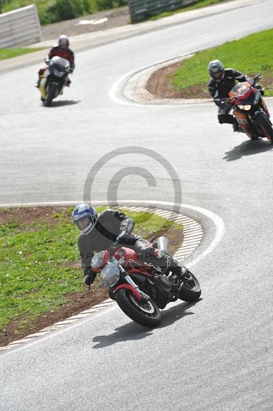 Mallory park Leicestershire;Mallory park photographs;Motorcycle action photographs;event digital images;eventdigitalimages;mallory park;no limits trackday;peter wileman photography;trackday;trackday digital images;trackday photos