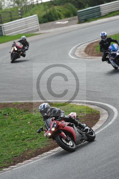 Mallory park Leicestershire;Mallory park photographs;Motorcycle action photographs;event digital images;eventdigitalimages;mallory park;no limits trackday;peter wileman photography;trackday;trackday digital images;trackday photos