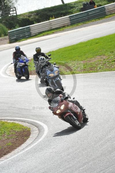 Mallory park Leicestershire;Mallory park photographs;Motorcycle action photographs;event digital images;eventdigitalimages;mallory park;no limits trackday;peter wileman photography;trackday;trackday digital images;trackday photos