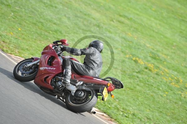 Mallory park Leicestershire;Mallory park photographs;Motorcycle action photographs;event digital images;eventdigitalimages;mallory park;no limits trackday;peter wileman photography;trackday;trackday digital images;trackday photos