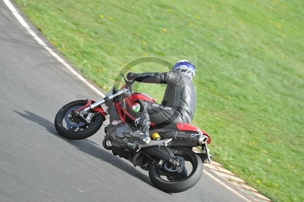 Mallory park Leicestershire;Mallory park photographs;Motorcycle action photographs;event digital images;eventdigitalimages;mallory park;no limits trackday;peter wileman photography;trackday;trackday digital images;trackday photos