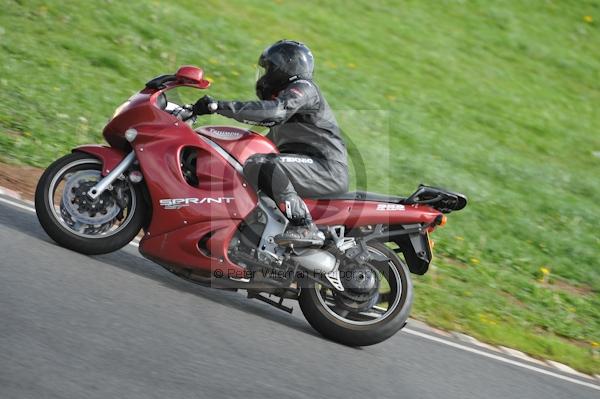 Mallory park Leicestershire;Mallory park photographs;Motorcycle action photographs;event digital images;eventdigitalimages;mallory park;no limits trackday;peter wileman photography;trackday;trackday digital images;trackday photos