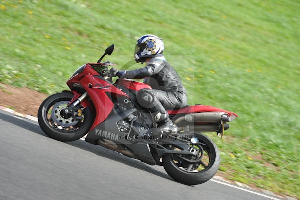 Mallory park Leicestershire;Mallory park photographs;Motorcycle action photographs;event digital images;eventdigitalimages;mallory park;no limits trackday;peter wileman photography;trackday;trackday digital images;trackday photos