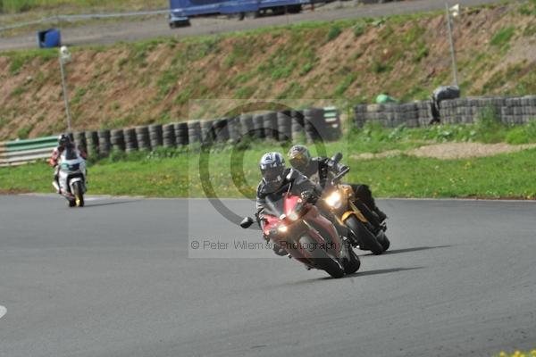Mallory park Leicestershire;Mallory park photographs;Motorcycle action photographs;event digital images;eventdigitalimages;mallory park;no limits trackday;peter wileman photography;trackday;trackday digital images;trackday photos