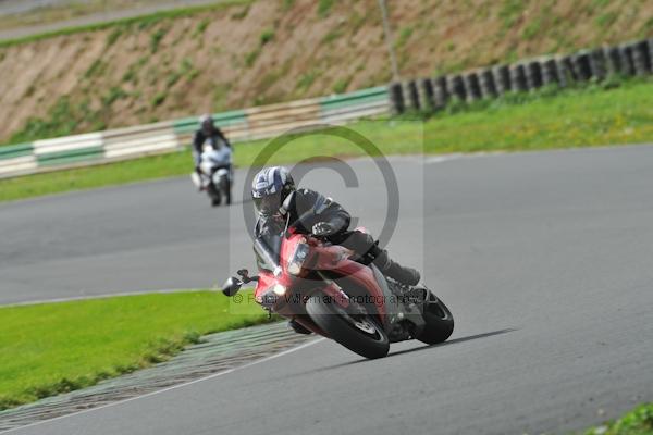 Mallory park Leicestershire;Mallory park photographs;Motorcycle action photographs;event digital images;eventdigitalimages;mallory park;no limits trackday;peter wileman photography;trackday;trackday digital images;trackday photos