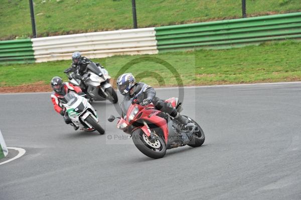Mallory park Leicestershire;Mallory park photographs;Motorcycle action photographs;event digital images;eventdigitalimages;mallory park;no limits trackday;peter wileman photography;trackday;trackday digital images;trackday photos