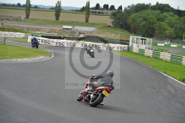 Mallory park Leicestershire;Mallory park photographs;Motorcycle action photographs;event digital images;eventdigitalimages;mallory park;no limits trackday;peter wileman photography;trackday;trackday digital images;trackday photos