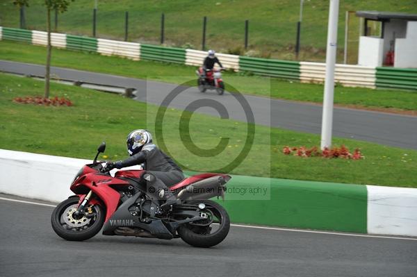 Mallory park Leicestershire;Mallory park photographs;Motorcycle action photographs;event digital images;eventdigitalimages;mallory park;no limits trackday;peter wileman photography;trackday;trackday digital images;trackday photos