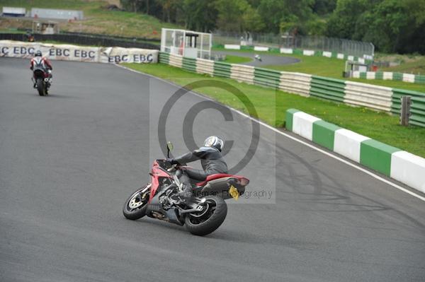 Mallory park Leicestershire;Mallory park photographs;Motorcycle action photographs;event digital images;eventdigitalimages;mallory park;no limits trackday;peter wileman photography;trackday;trackday digital images;trackday photos