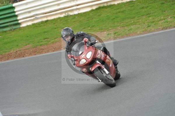 Mallory park Leicestershire;Mallory park photographs;Motorcycle action photographs;event digital images;eventdigitalimages;mallory park;no limits trackday;peter wileman photography;trackday;trackday digital images;trackday photos