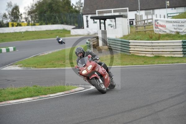 Mallory park Leicestershire;Mallory park photographs;Motorcycle action photographs;event digital images;eventdigitalimages;mallory park;no limits trackday;peter wileman photography;trackday;trackday digital images;trackday photos