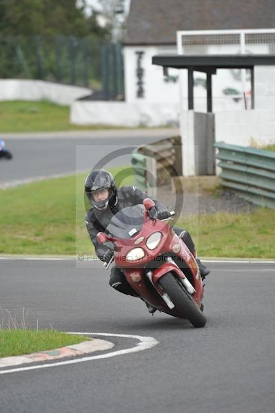 Mallory park Leicestershire;Mallory park photographs;Motorcycle action photographs;event digital images;eventdigitalimages;mallory park;no limits trackday;peter wileman photography;trackday;trackday digital images;trackday photos
