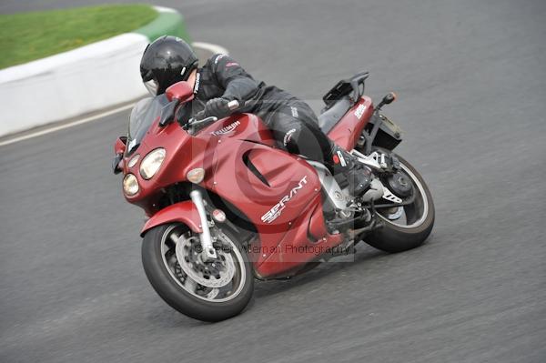 Mallory park Leicestershire;Mallory park photographs;Motorcycle action photographs;event digital images;eventdigitalimages;mallory park;no limits trackday;peter wileman photography;trackday;trackday digital images;trackday photos