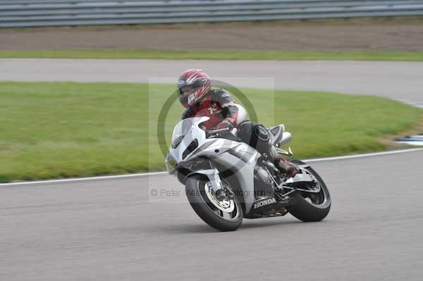Motorcycle action photographs;Rockingham;Rockingham photographs;Trackday digital images;event digital images;eventdigitalimages;no limits trackday;peter wileman photography;rockingham corby northamptonshire;trackday;trackday photos