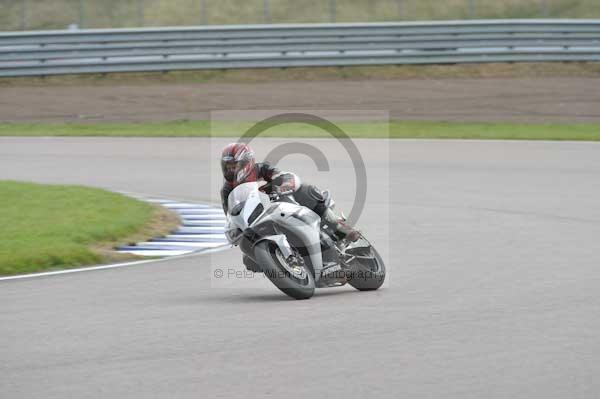 Motorcycle action photographs;Rockingham;Rockingham photographs;Trackday digital images;event digital images;eventdigitalimages;no limits trackday;peter wileman photography;rockingham corby northamptonshire;trackday;trackday photos