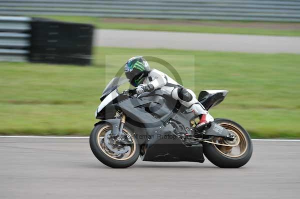 Motorcycle action photographs;Rockingham;Rockingham photographs;Trackday digital images;event digital images;eventdigitalimages;no limits trackday;peter wileman photography;rockingham corby northamptonshire;trackday;trackday photos