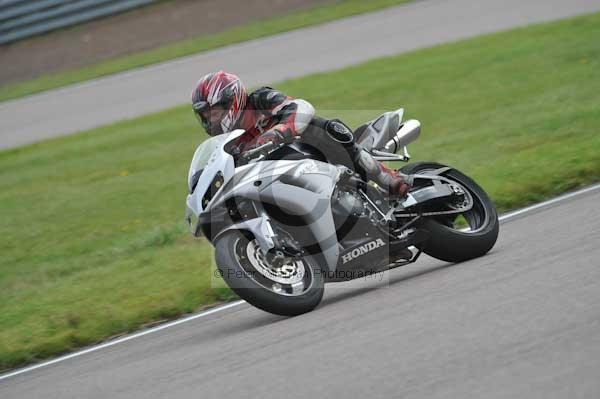 Motorcycle action photographs;Rockingham;Rockingham photographs;Trackday digital images;event digital images;eventdigitalimages;no limits trackday;peter wileman photography;rockingham corby northamptonshire;trackday;trackday photos