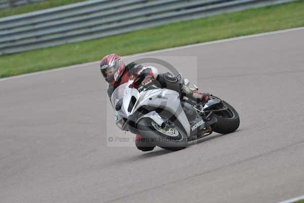 Motorcycle action photographs;Rockingham;Rockingham photographs;Trackday digital images;event digital images;eventdigitalimages;no limits trackday;peter wileman photography;rockingham corby northamptonshire;trackday;trackday photos