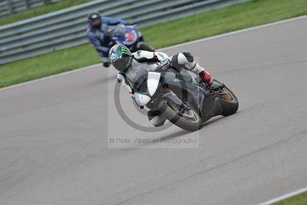 Motorcycle action photographs;Rockingham;Rockingham photographs;Trackday digital images;event digital images;eventdigitalimages;no limits trackday;peter wileman photography;rockingham corby northamptonshire;trackday;trackday photos