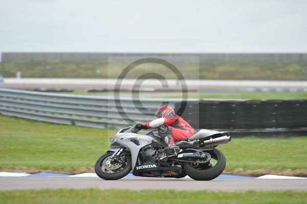 Motorcycle action photographs;Rockingham;Rockingham photographs;Trackday digital images;event digital images;eventdigitalimages;no limits trackday;peter wileman photography;rockingham corby northamptonshire;trackday;trackday photos