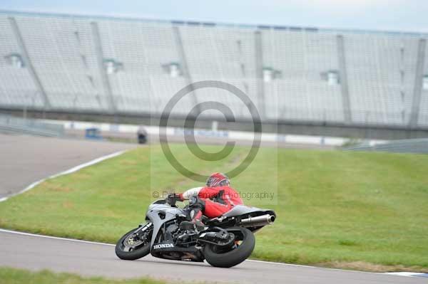 Motorcycle action photographs;Rockingham;Rockingham photographs;Trackday digital images;event digital images;eventdigitalimages;no limits trackday;peter wileman photography;rockingham corby northamptonshire;trackday;trackday photos