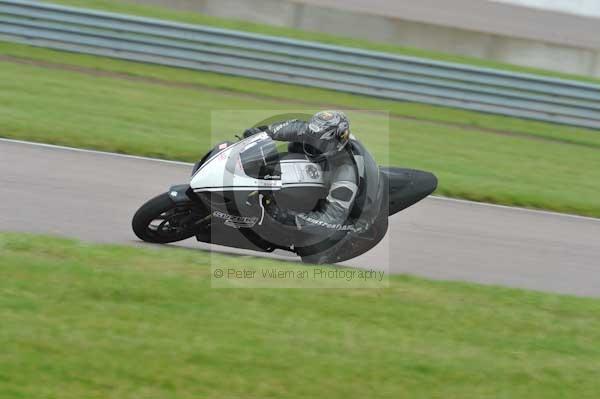 Motorcycle action photographs;Rockingham;Rockingham photographs;Trackday digital images;event digital images;eventdigitalimages;no limits trackday;peter wileman photography;rockingham corby northamptonshire;trackday;trackday photos