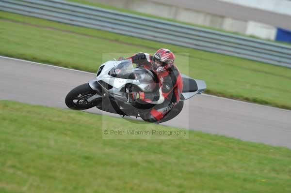 Motorcycle action photographs;Rockingham;Rockingham photographs;Trackday digital images;event digital images;eventdigitalimages;no limits trackday;peter wileman photography;rockingham corby northamptonshire;trackday;trackday photos